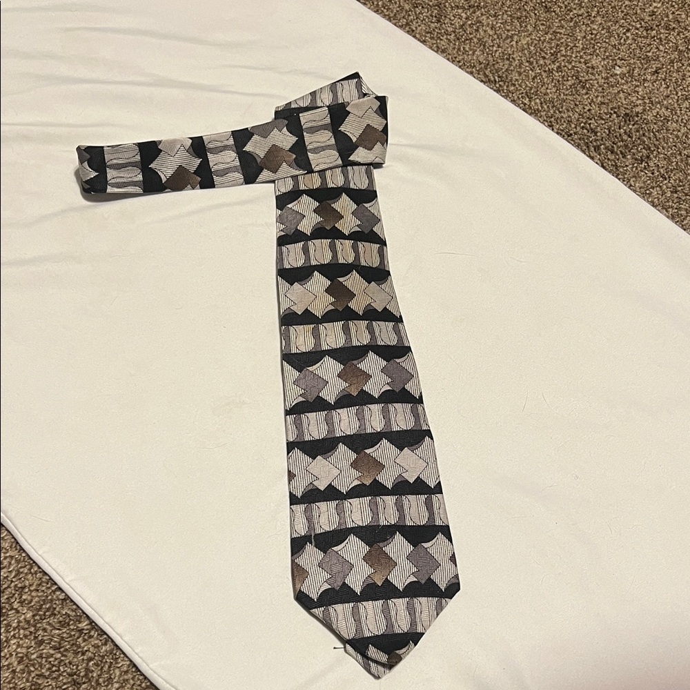 Albert Nipon 100% silk tie